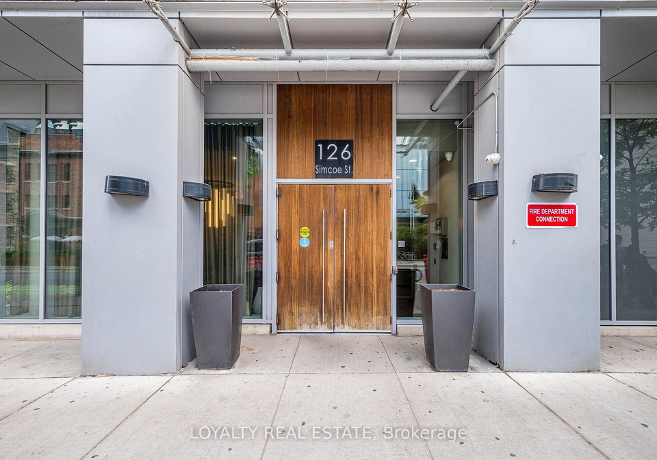 126-simcoe-street-toronto-ontario-c13438350