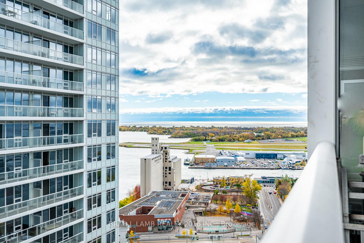 19-bathurst-street-toronto-ontario-c13439180
