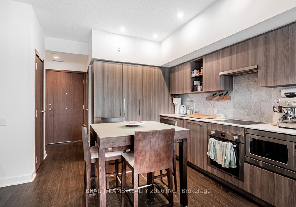 19-bathurst-street-toronto-ontario-c13439180