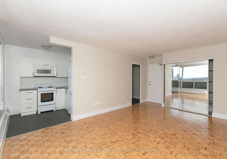 666-spadina-avenue-toronto-ontario-c13439190