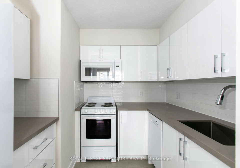 33-isabella-street-toronto-ontario-c13439204