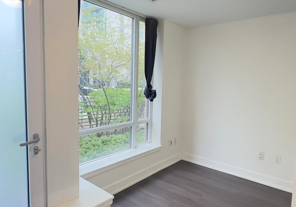 23-sheppard-avenue-e-north-york-ontario-c13439434