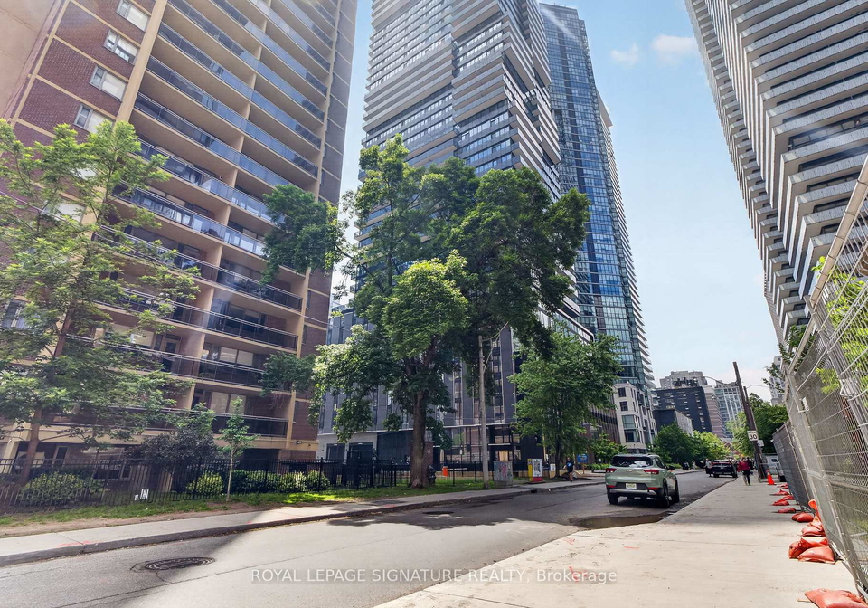 55-charles-street-e-toronto-ontario-c13439456
