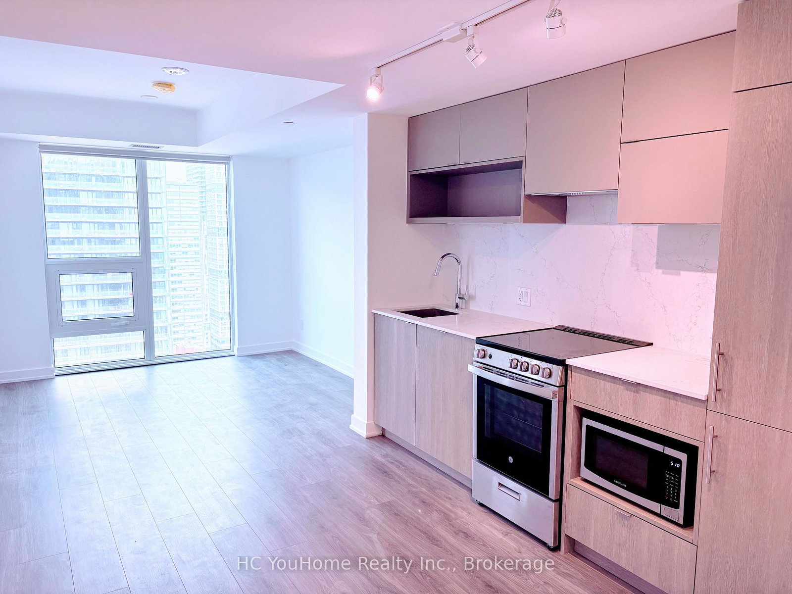 100-queen-street-e-toronto-ontario-c13439974