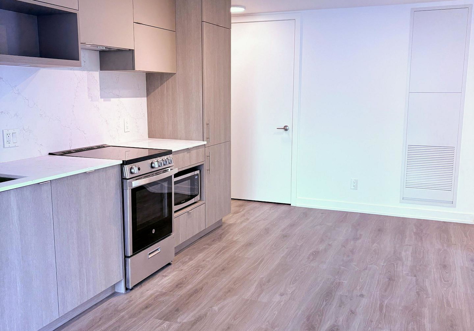 100-queen-street-e-toronto-ontario-c13439974