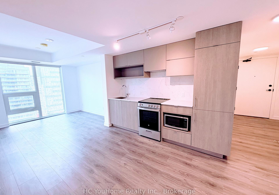 100-queen-street-e-toronto-ontario-c13439974