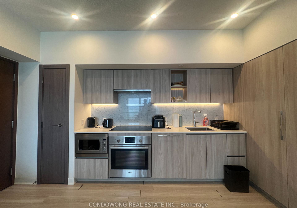 17-bathurst-street-toronto-ontario-c13440604