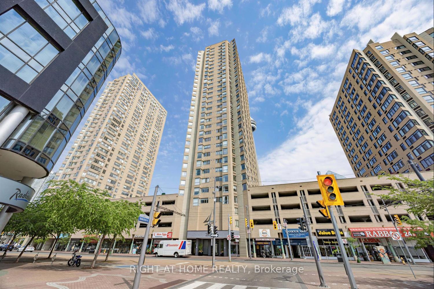 260-queens-quay-w-toronto-ontario-c13441018