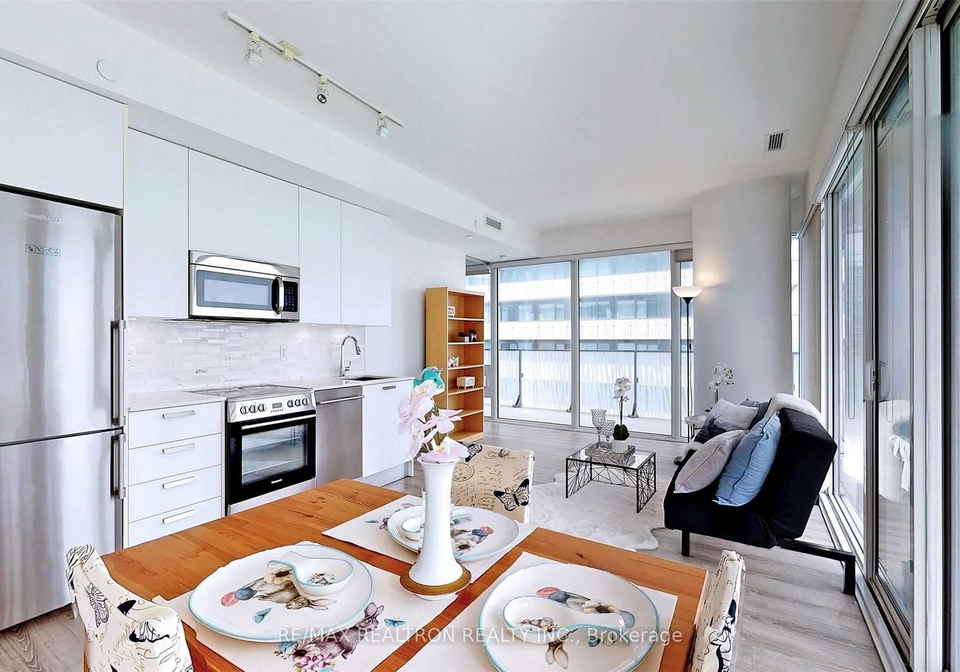 42-charles-street-e-toronto-ontario-c13442062