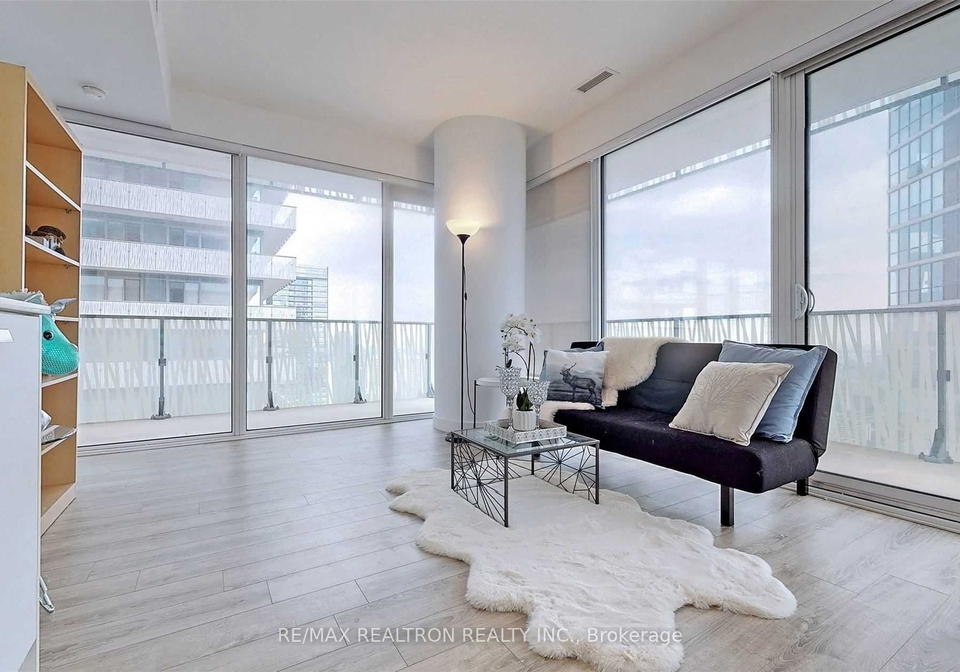 42-charles-street-e-toronto-ontario-c13442062