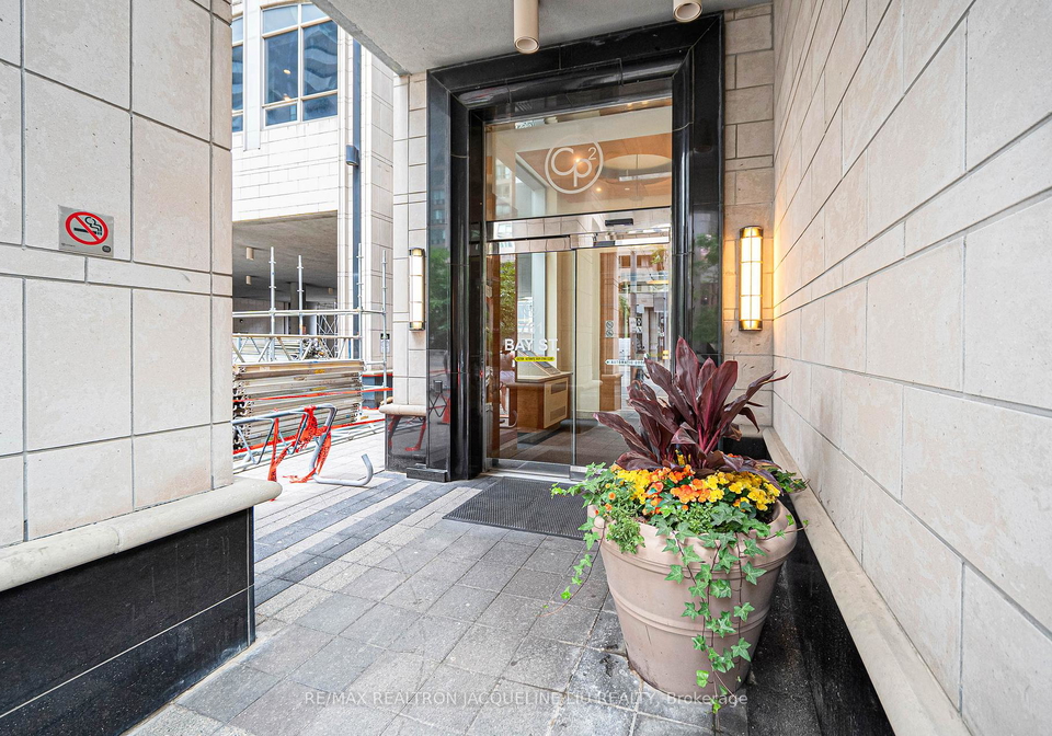761-bay-street-toronto-ontario-c13442238