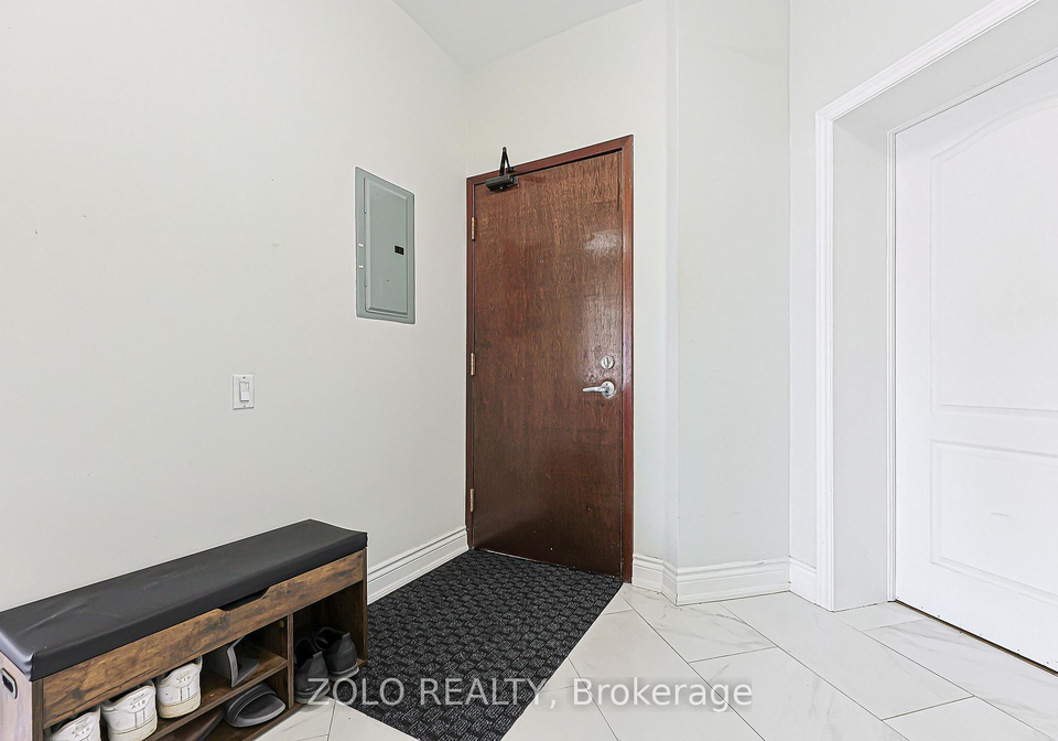 555-yonge-street-toronto-ontario-c13442400