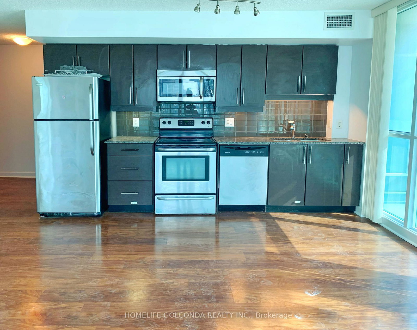 33-bay-street-toronto-ontario-c13442626