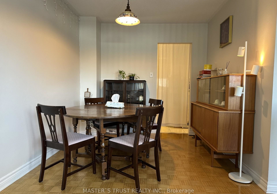 7castlebury-crescent-north-york-ontario-c13443014