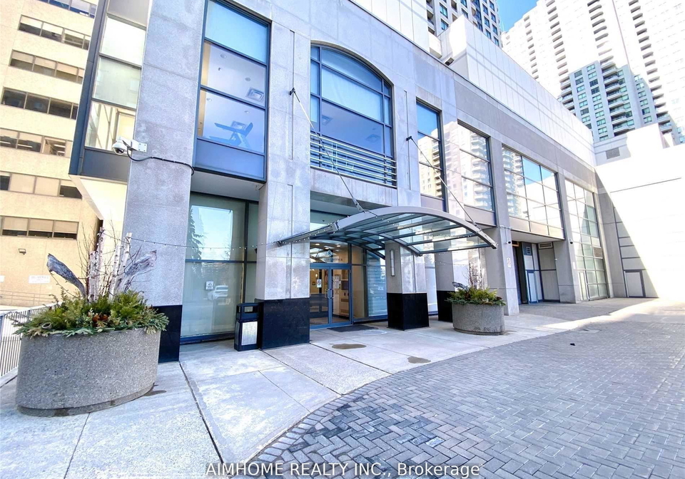 8-hillcrest-avenue-north-york-ontario-c13443278