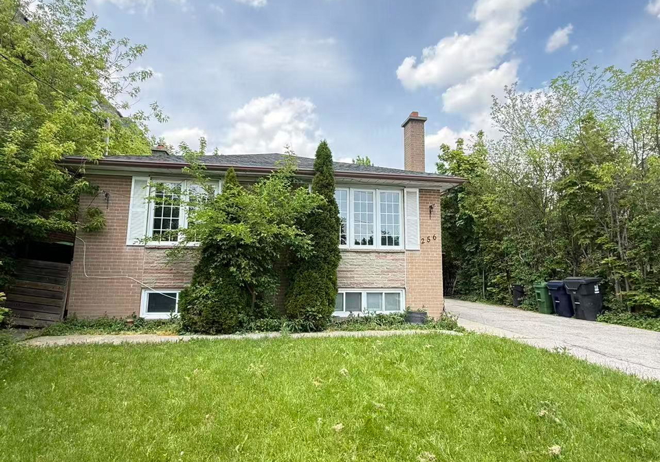 256-patricia-avenue-toronto-ontario-c13443442