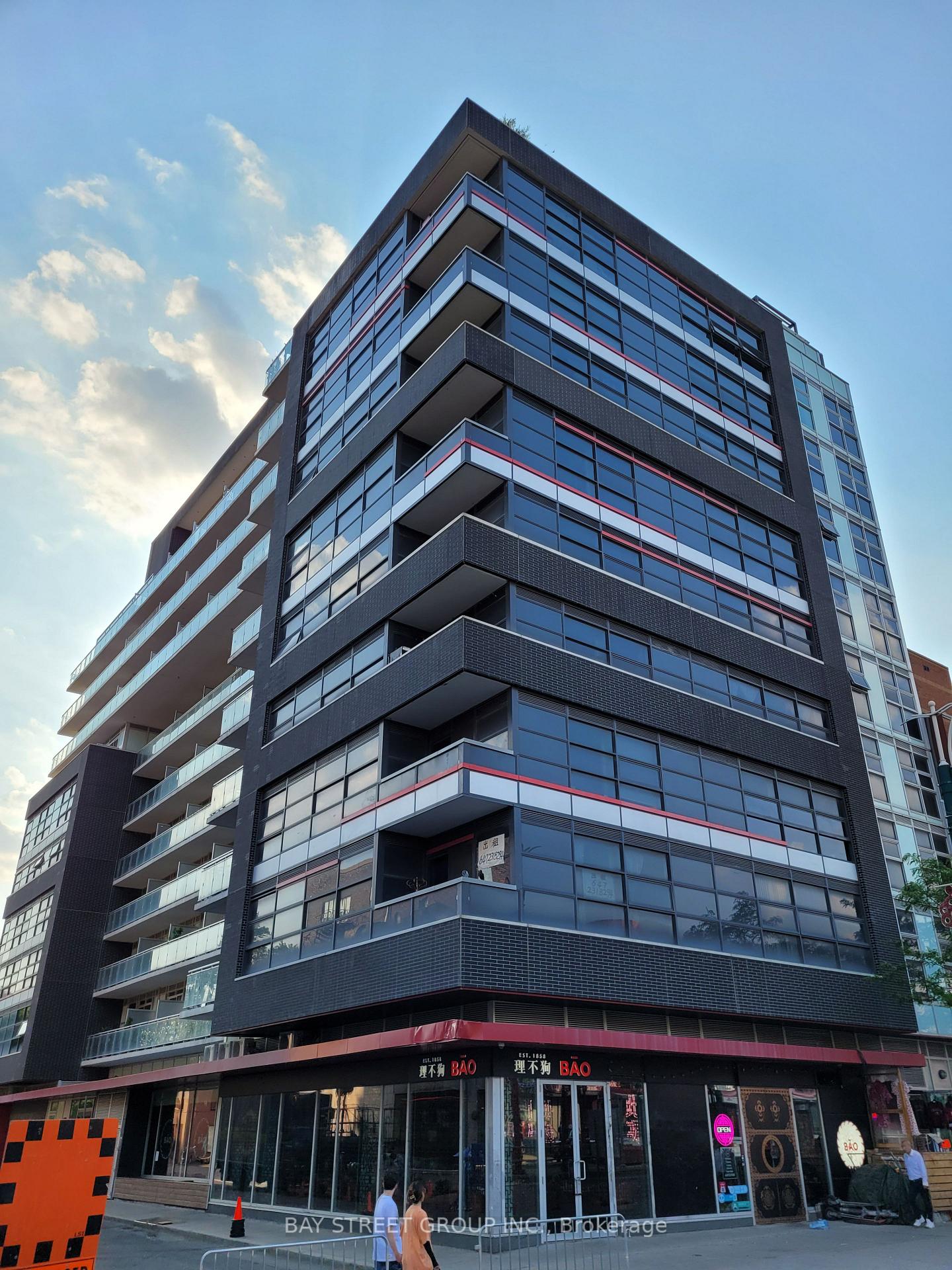 10-willison-square-toronto-ontario-c13443806