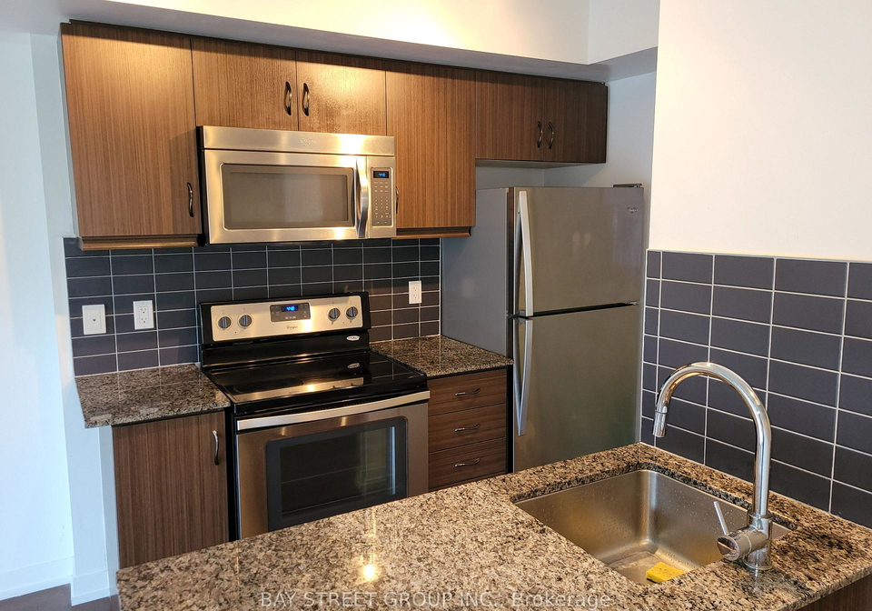 10-willison-square-toronto-ontario-c13443806