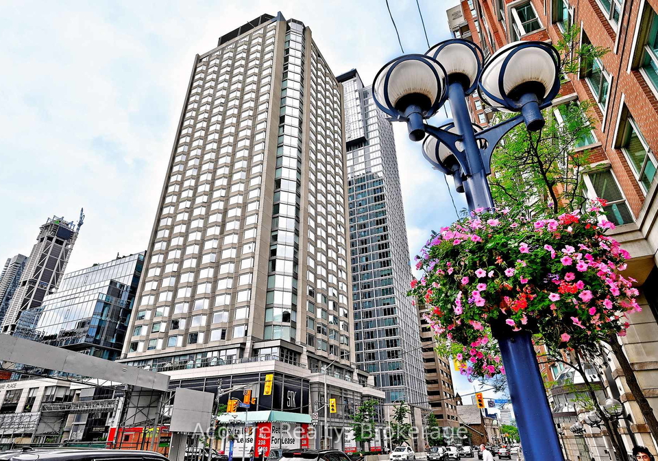 155-yorkville-avenue-toronto-ontario-c13444368