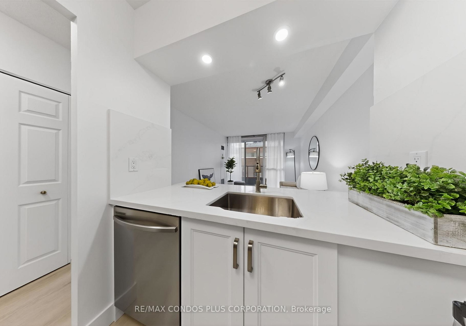 736-bay-street-toronto-ontario-c13444404