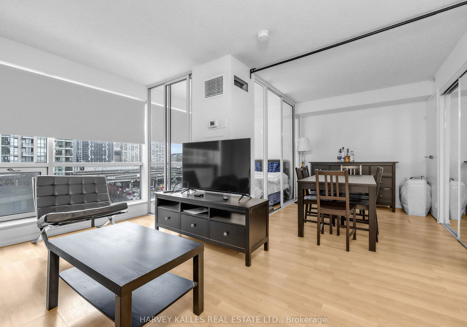10-yonge-street-toronto-ontario-c13444604