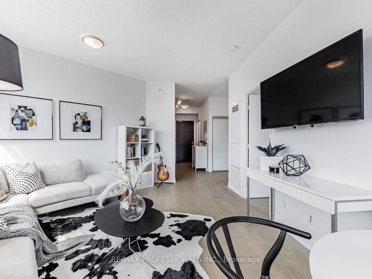 120-bayview-avenue-toronto-ontario-c13445626