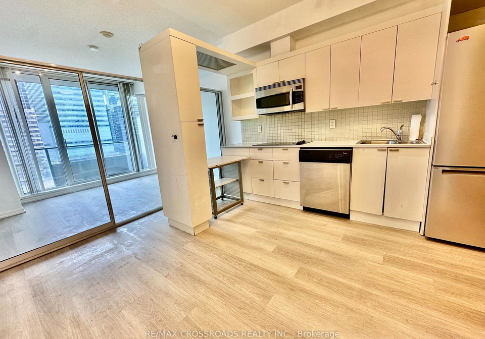 111-elizabeth-street-toronto-ontario-c13446022