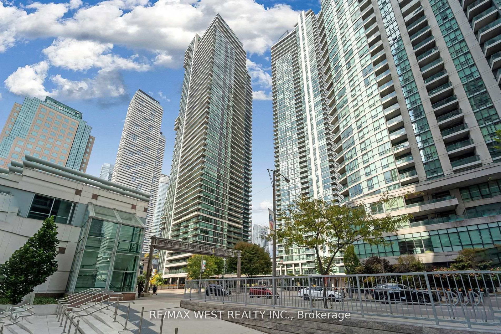 33-bay-street-toronto-ontario-c13446156