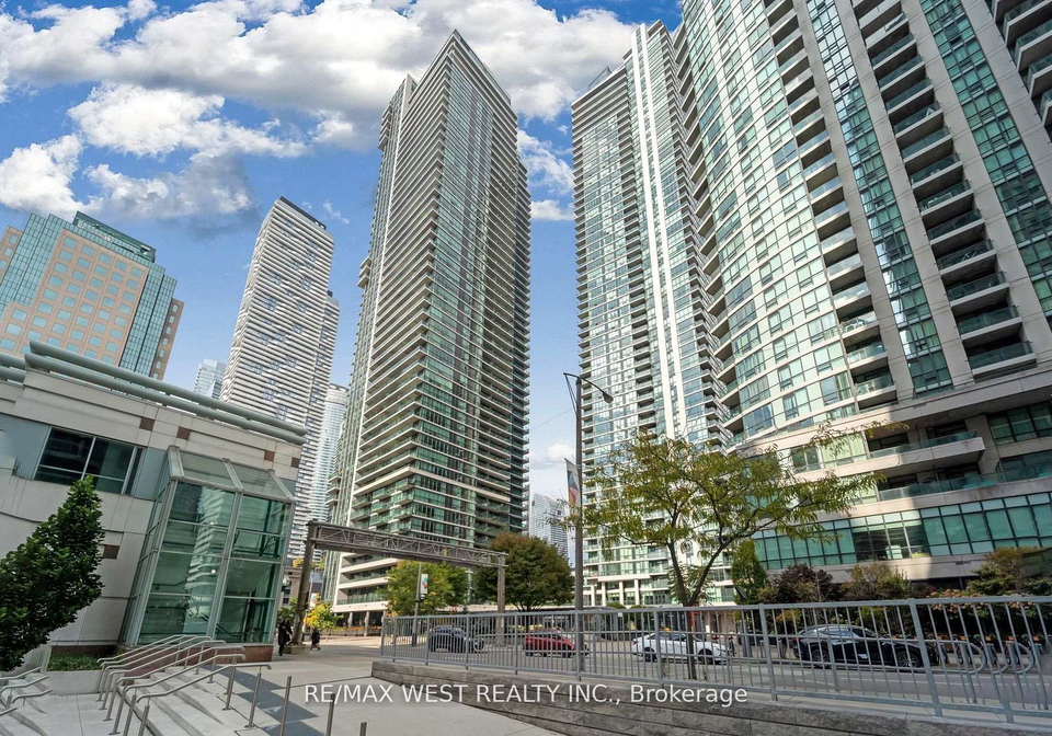 33-bay-street-toronto-ontario-c13446156