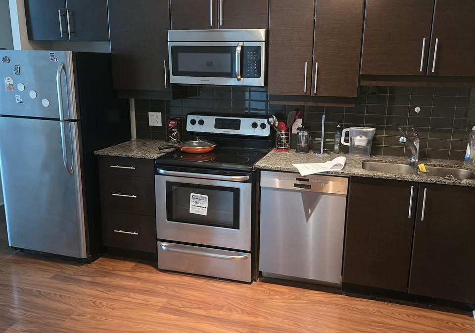 33-bay-street-toronto-ontario-c13446156