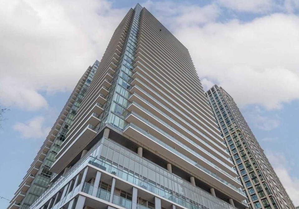 99-broadway-avenue-toronto-ontario-c13446170