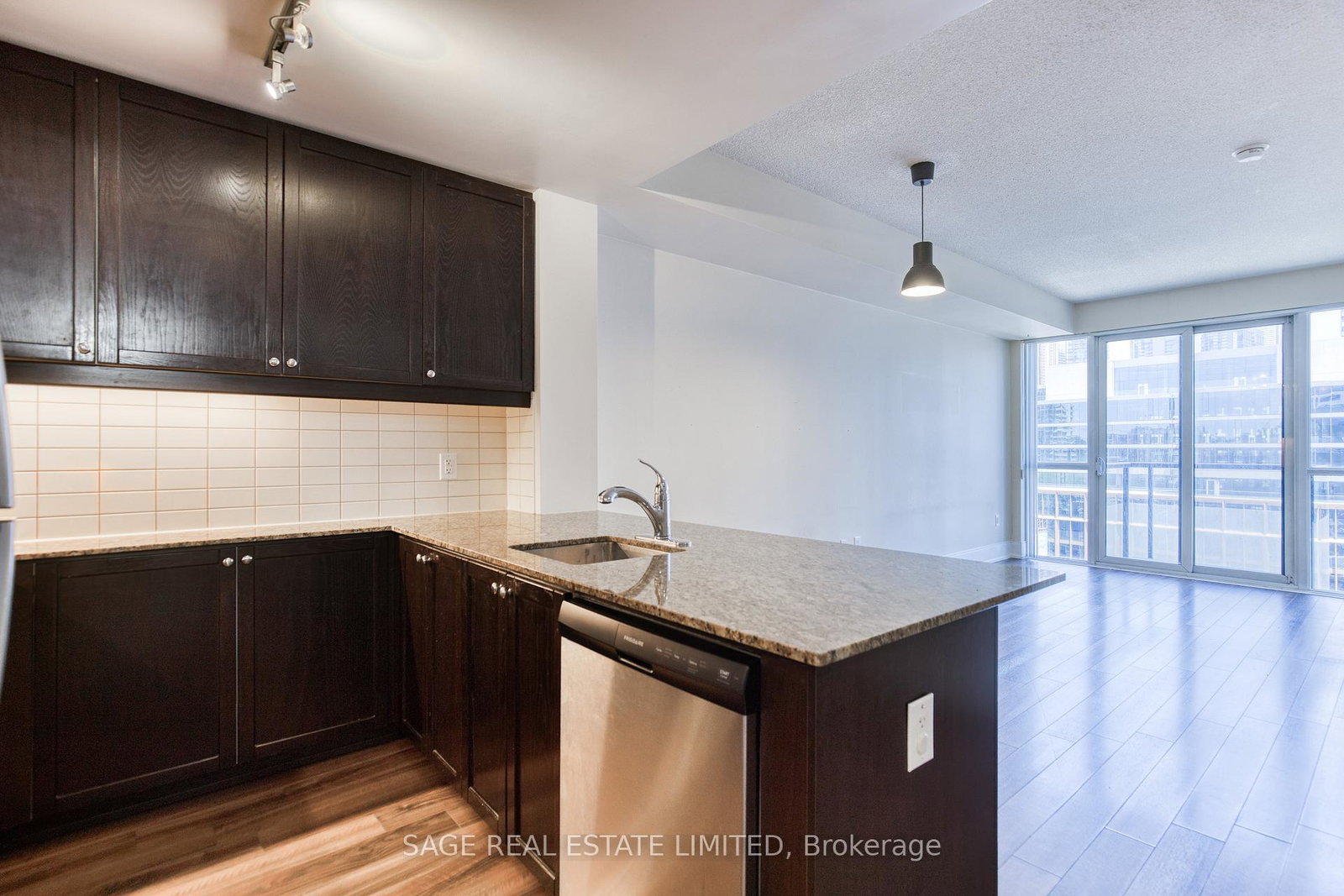 560-front-street-w-toronto-ontario-c13446338