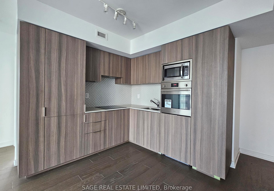 11-wellesley-street-w-toronto-ontario-c13447318