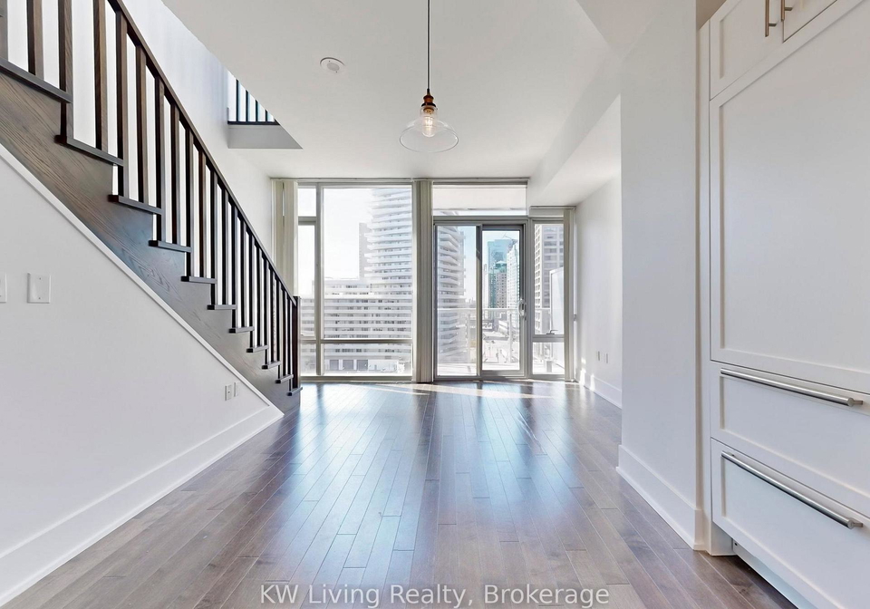 39-queens-quay-e-toronto-ontario-c13447742