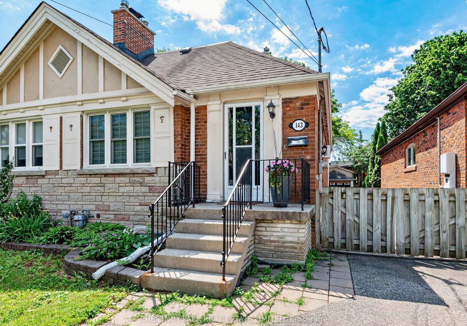 143-glenvale-boulevard-east-york-ontario-c13447986