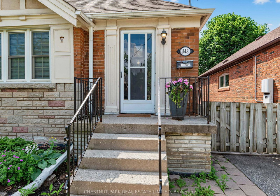 143-glenvale-boulevard-east-york-ontario-c13447986