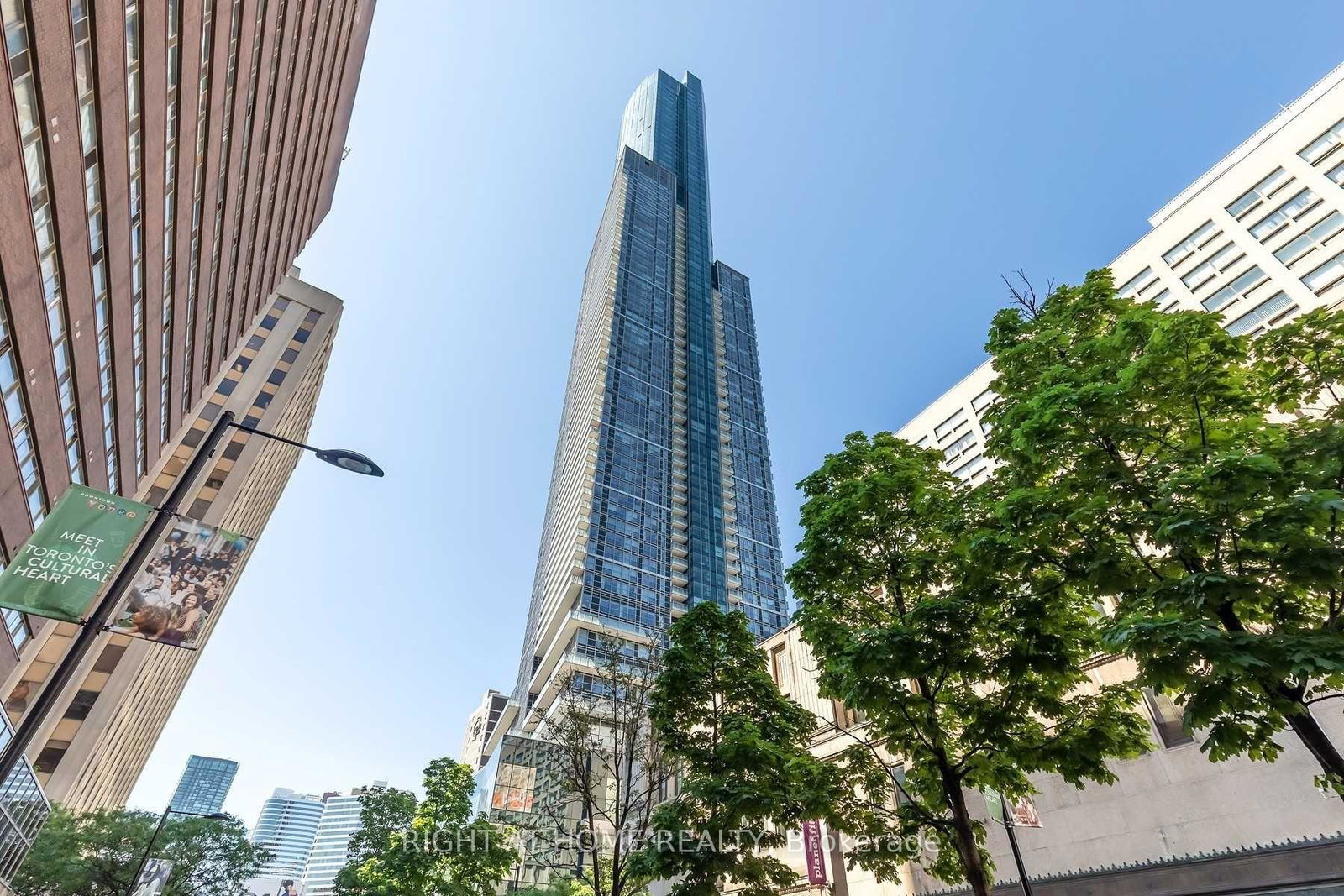 386-yonge-street-toronto-ontario-c13448094