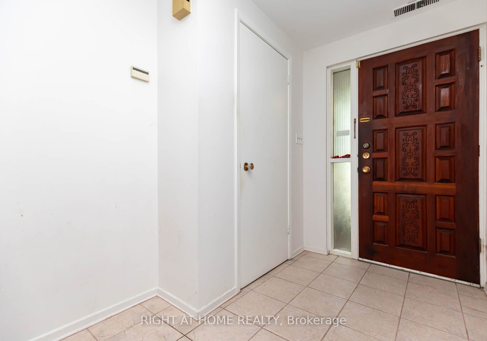 42-vicora-linkway-east-york-ontario-c13448240