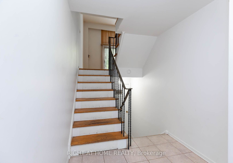 42-vicora-linkway-east-york-ontario-c13448240