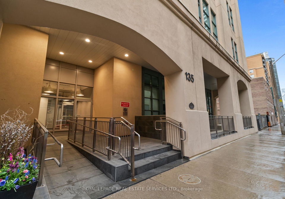 135-dalhousie-street-toronto-ontario-c13448356