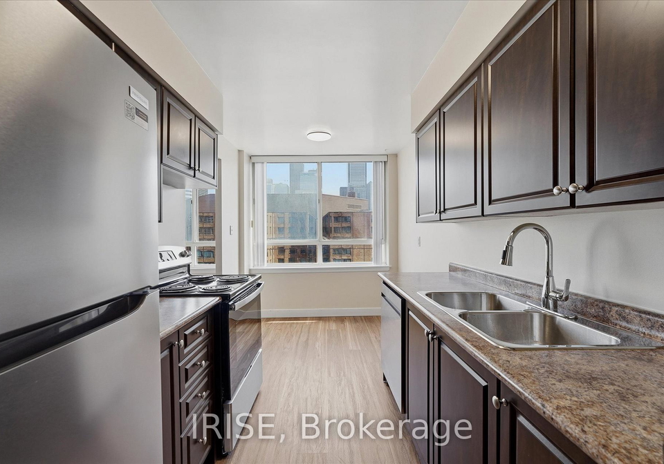 633-bay-street-toronto-ontario-c13448502