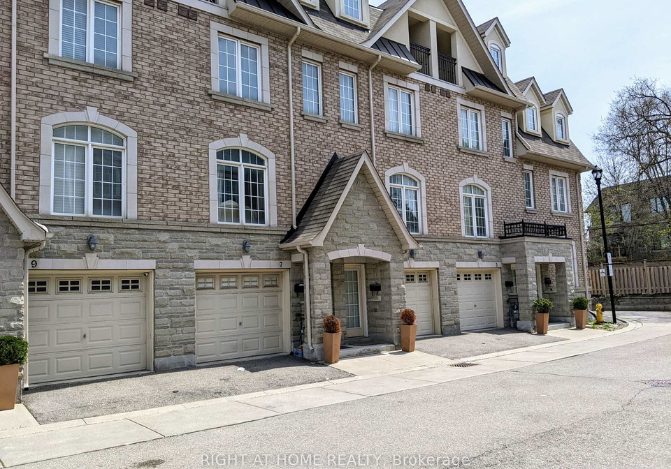 3-hayes-lane-north-york-ontario-c13448844