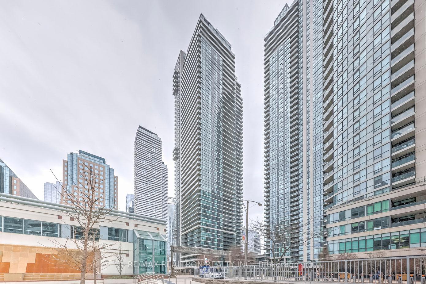 33-bay-street-toronto-ontario-c13448872