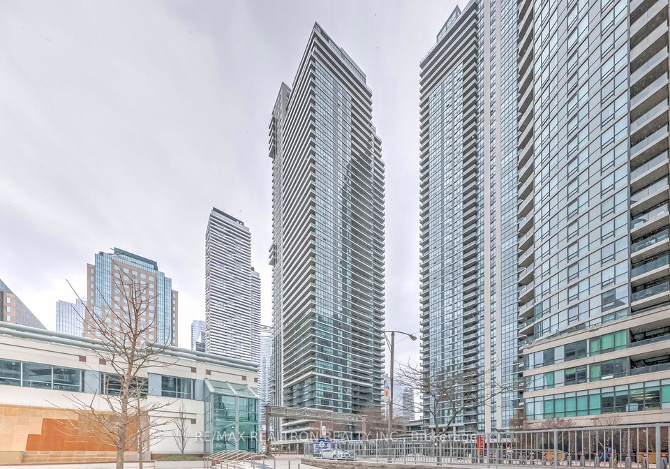 33-bay-street-toronto-ontario-c13448872