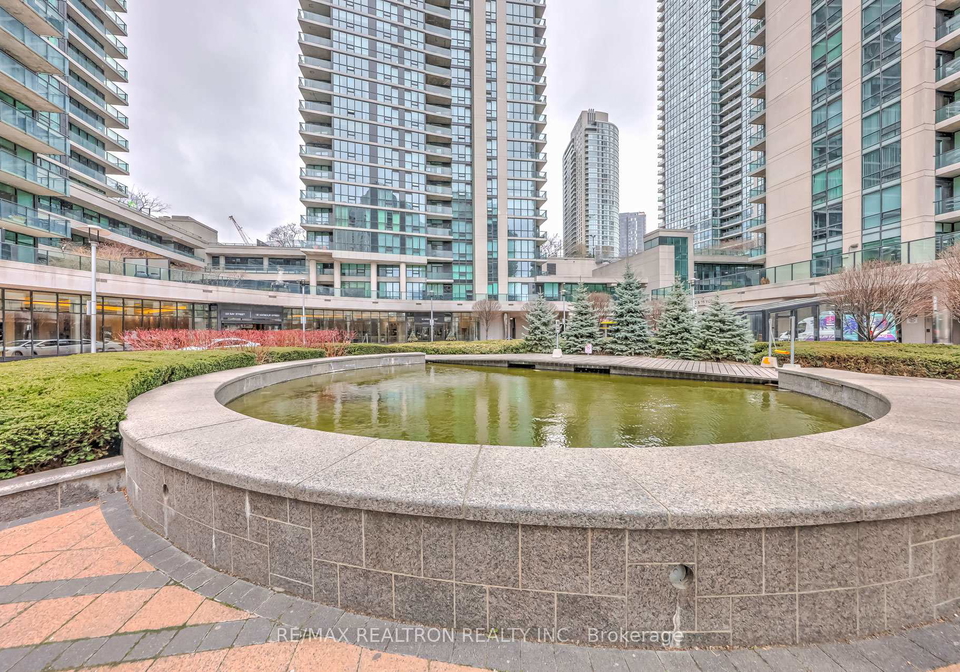 33-bay-street-toronto-ontario-c13448872