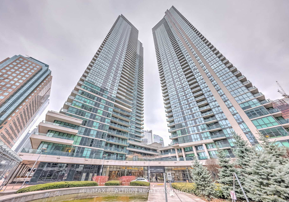 33-bay-street-toronto-ontario-c13448872