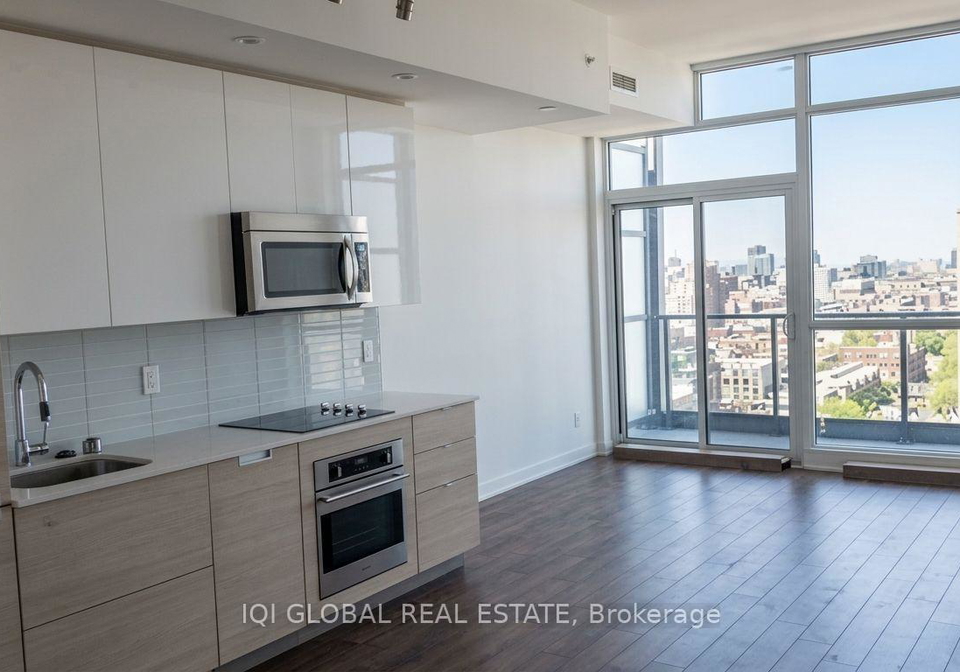 210-simcoe-street-toronto-ontario-c13448920