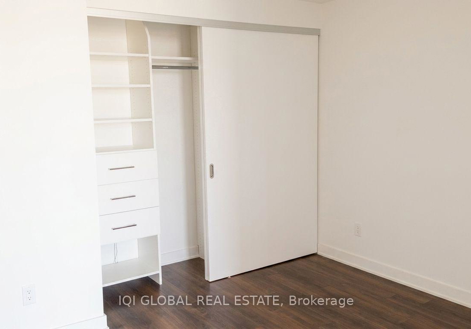 210-simcoe-street-toronto-ontario-c13448920