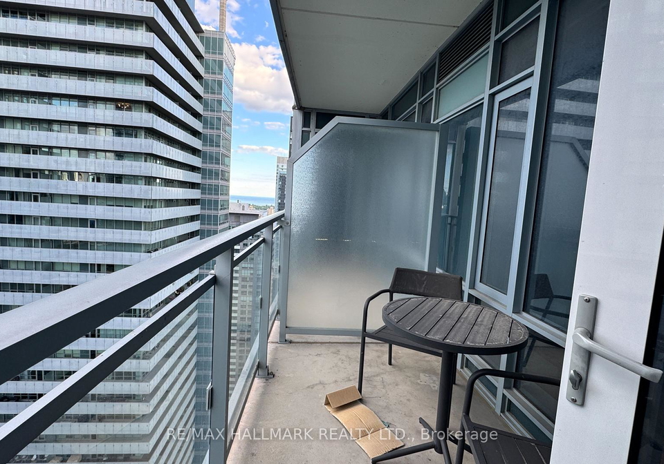 21-widmer-street-toronto-ontario-c13448994