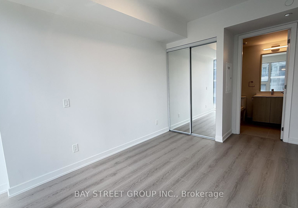 100-queen-street-e-toronto-ontario-c13449000